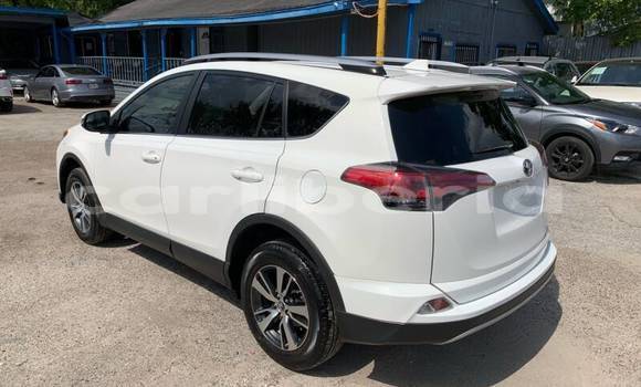 Buy Used Toyota RAV4 White Car in Monrovia in Montserrado County Buy Used Toyota RAV4 White Car in Monrovia in Montserrado County