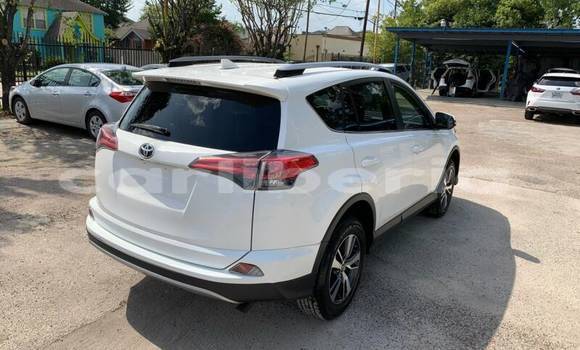 Buy Used Toyota RAV4 White Car in Monrovia in Montserrado County Buy Used Toyota RAV4 White Car in Monrovia in Montserrado County