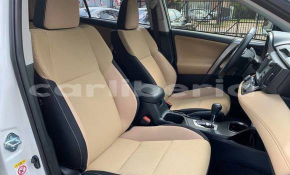 Buy Used Toyota RAV4 White Car in Monrovia in Montserrado County Buy Used Toyota RAV4 White Car in Monrovia in Montserrado County