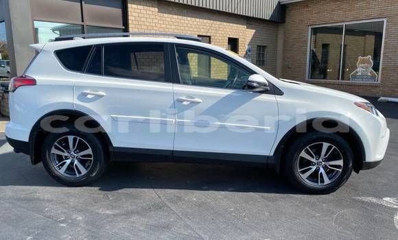 Buy Used Toyota RAV4 White Car in Monrovia in Montserrado County Buy Used Toyota RAV4 White Car in Monrovia in Montserrado County