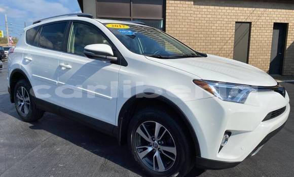 Acheter Occasion Voiture Toyota RAV4 Blanc à Monrovia, Comté de Montserrado Acheter Occasion Voiture Toyota RAV4 Blanc à Monrovia, Comté de Montserrado