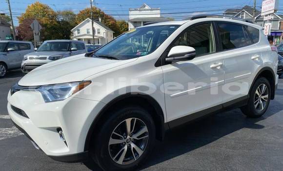 Acheter Occasion Voiture Toyota RAV4 Blanc à Monrovia, Comté de Montserrado Acheter Occasion Voiture Toyota RAV4 Blanc à Monrovia, Comté de Montserrado