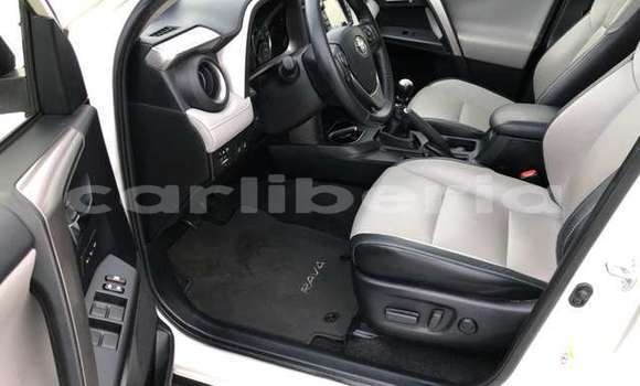 Acheter Occasion Voiture Toyota RAV4 Blanc à Monrovia, Comté de Montserrado Acheter Occasion Voiture Toyota RAV4 Blanc à Monrovia, Comté de Montserrado