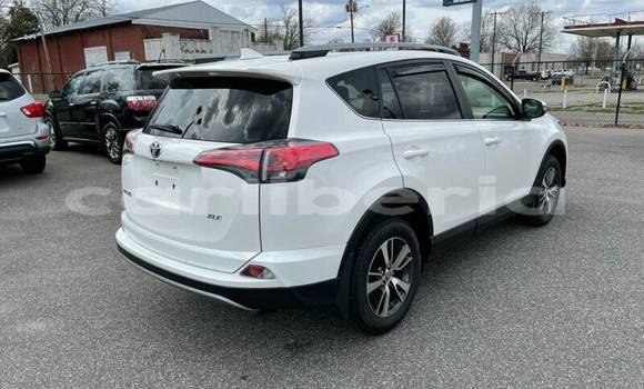 Acheter Occasion Voiture Toyota RAV4 Blanc à Monrovia, Comté de Montserrado Acheter Occasion Voiture Toyota RAV4 Blanc à Monrovia, Comté de Montserrado