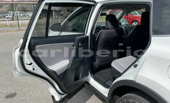 Acheter Occasion Voiture Toyota RAV4 Blanc à Monrovia, Comté de Montserrado Acheter Occasion Voiture Toyota RAV4 Blanc à Monrovia, Comté de Montserrado