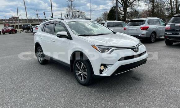Acheter Occasion Voiture Toyota RAV4 Blanc à Monrovia, Comté de Montserrado Acheter Occasion Voiture Toyota RAV4 Blanc à Monrovia, Comté de Montserrado