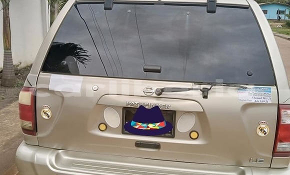 Acheter Occasion Voiture Nissan Pathfinder Beige à Monrovia, Comté de Montserrado Acheter Occasion Voiture Nissan Pathfinder Beige à Monrovia, Comté de Montserrado