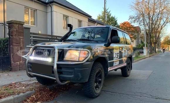 Buy Used Toyota Land Cruiser Prado Green Car in Monrovia in Montserrado County Buy Used Toyota Land Cruiser Prado Green Car in Monrovia in Montserrado County
