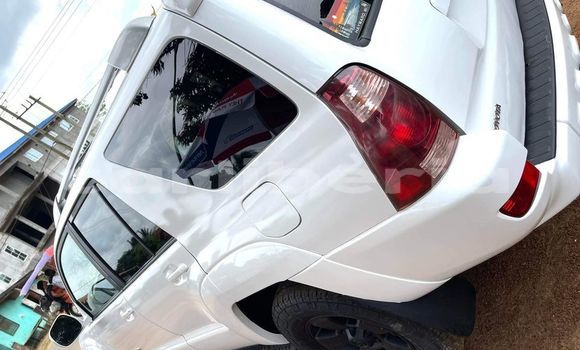Acheter Occasion Voiture Toyota 4Runner Blanc à Monrovia, Comté de Montserrado Acheter Occasion Voiture Toyota 4Runner Blanc à Monrovia, Comté de Montserrado