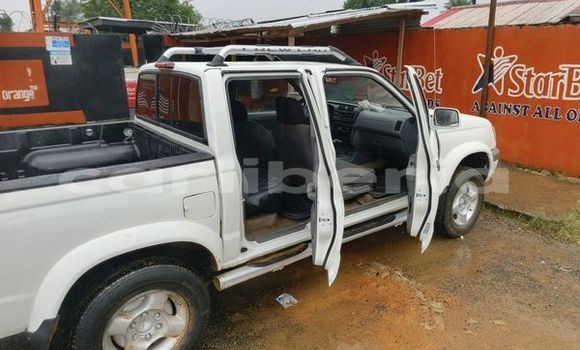 Acheter Occasion Voiture Toyota Ventury Blanc à Monrovia, Comté de Montserrado Acheter Occasion Voiture Toyota Ventury Blanc à Monrovia, Comté de Montserrado