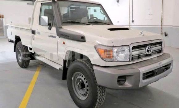 Buy Used Toyota Land Cruiser White Car in Monrovia in Montserrado County Buy Used Toyota Land Cruiser White Car in Monrovia in Montserrado County