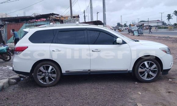 Buy Used Nissan Pathfinder White Car in Monrovia in Montserrado County