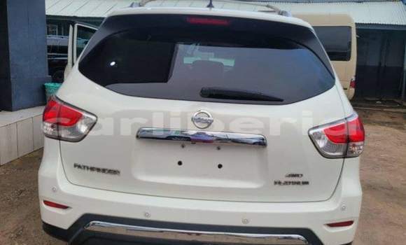Acheter Occasion Voiture Nissan Pathfinder Blanc à Monrovia, Comté de Montserrado Acheter Occasion Voiture Nissan Pathfinder Blanc à Monrovia, Comté de Montserrado
