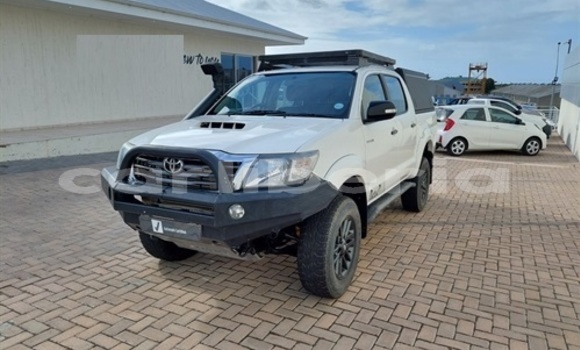Buy Used Toyota Hilux White Car in Monrovia in Montserrado County Buy Used Toyota Hilux White Car in Monrovia in Montserrado County