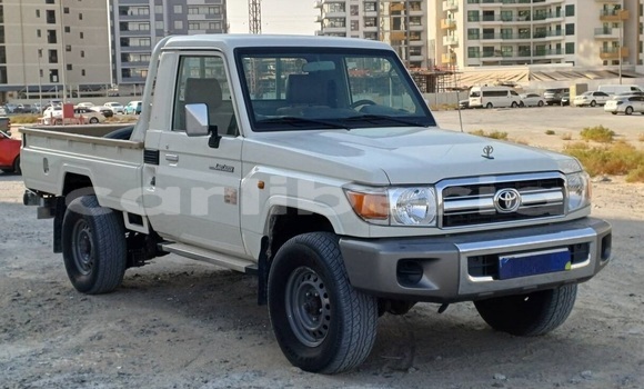 Buy Used Toyota Land Cruiser White Car in Monrovia in Montserrado County Buy Used Toyota Land Cruiser White Car in Monrovia in Montserrado County