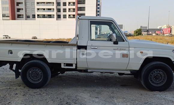 Buy Used Toyota Land Cruiser White Car in Monrovia in Montserrado County Buy Used Toyota Land Cruiser White Car in Monrovia in Montserrado County