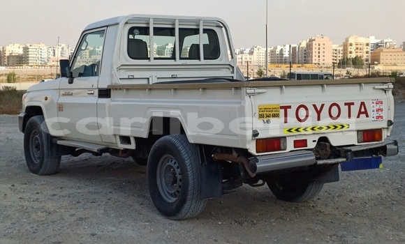 Buy Used Toyota Land Cruiser White Car in Monrovia in Montserrado County Buy Used Toyota Land Cruiser White Car in Monrovia in Montserrado County
