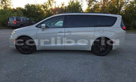Buy Used Chrysler Pacifica White Car in Monrovia in Montserrado County Buy Used Chrysler Pacifica White Car in Monrovia in Montserrado County