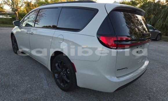 Buy Used Chrysler Pacifica White Car in Monrovia in Montserrado County Buy Used Chrysler Pacifica White Car in Monrovia in Montserrado County