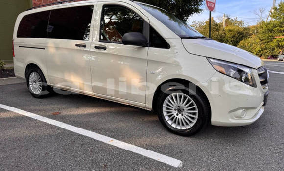 Buy Used Mercedes-Benz Vito White Car in Monrovia in Montserrado County Buy Used Mercedes-Benz Vito White Car in Monrovia in Montserrado County