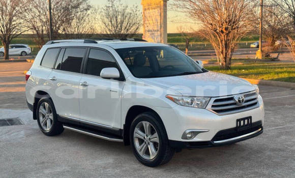 Buy Used Toyota Highlander White Car in Monrovia in Montserrado County Buy Used Toyota Highlander White Car in Monrovia in Montserrado County