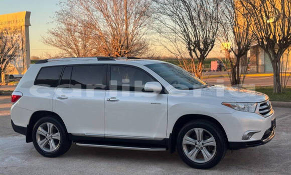 Buy Used Toyota Highlander White Car in Monrovia in Montserrado County Buy Used Toyota Highlander White Car in Monrovia in Montserrado County
