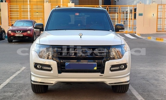 Buy Used Mitsubishi Pajero White Car in Monrovia in Montserrado County Buy Used Mitsubishi Pajero White Car in Monrovia in Montserrado County
