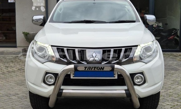 Buy Used Mitsubishi Triton White Car in Monrovia in Montserrado County Buy Used Mitsubishi Triton White Car in Monrovia in Montserrado County