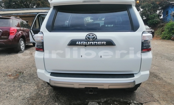 Acheter Occasion Voiture Toyota 4Runner Blanc à Monrovia, Comté de Montserrado Acheter Occasion Voiture Toyota 4Runner Blanc à Monrovia, Comté de Montserrado