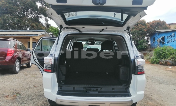 Acheter Occasion Voiture Toyota 4Runner Blanc à Monrovia, Comté de Montserrado Acheter Occasion Voiture Toyota 4Runner Blanc à Monrovia, Comté de Montserrado