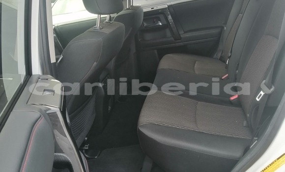 Acheter Occasion Voiture Toyota 4Runner Blanc à Monrovia, Comté de Montserrado Acheter Occasion Voiture Toyota 4Runner Blanc à Monrovia, Comté de Montserrado