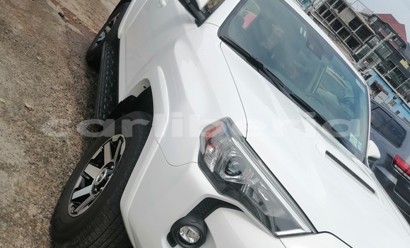 Acheter Occasion Voiture Toyota 4Runner Blanc à Monrovia, Comté de Montserrado Acheter Occasion Voiture Toyota 4Runner Blanc à Monrovia, Comté de Montserrado