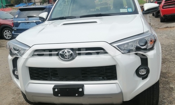 Acheter Occasion Voiture Toyota 4Runner Blanc à Monrovia, Comté de Montserrado Acheter Occasion Voiture Toyota 4Runner Blanc à Monrovia, Comté de Montserrado