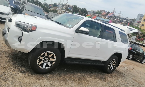 Acheter Occasion Voiture Toyota 4Runner Blanc à Monrovia, Comté de Montserrado Acheter Occasion Voiture Toyota 4Runner Blanc à Monrovia, Comté de Montserrado