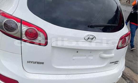 Acheter Occasion Voiture Hyundai Santa Fe Blanc à Monrovia, Comté de Montserrado Acheter Occasion Voiture Hyundai Santa Fe Blanc à Monrovia, Comté de Montserrado