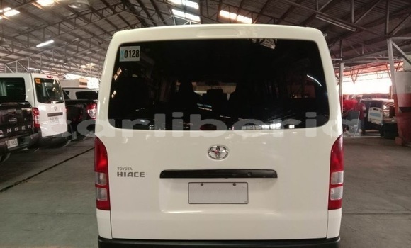 Acheter Occasion Voiture Toyota Hilux Blanc à Monrovia, Comté de Montserrado Acheter Occasion Voiture Toyota Hilux Blanc à Monrovia, Comté de Montserrado