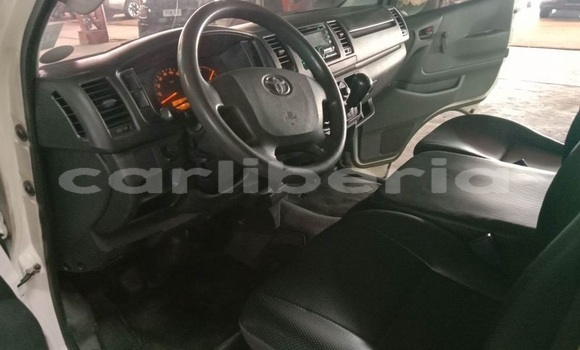 Acheter Occasion Voiture Toyota Hilux Blanc à Monrovia, Comté de Montserrado Acheter Occasion Voiture Toyota Hilux Blanc à Monrovia, Comté de Montserrado