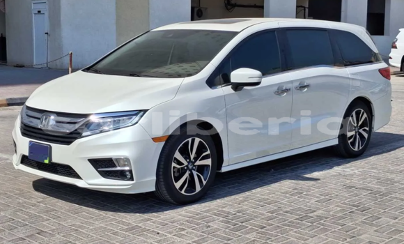 Buy Used Honda Odyssey White Car in Monrovia in Montserrado County