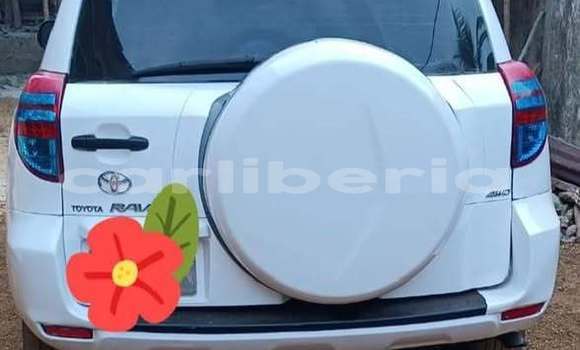 Acheter Occasion Voiture Toyota RAV4 Blanc à Monrovia, Comté de Montserrado Acheter Occasion Voiture Toyota RAV4 Blanc à Monrovia, Comté de Montserrado