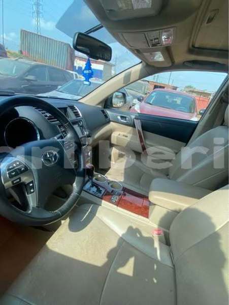 Big with watermark toyota highlander montserrado county monrovia 5086