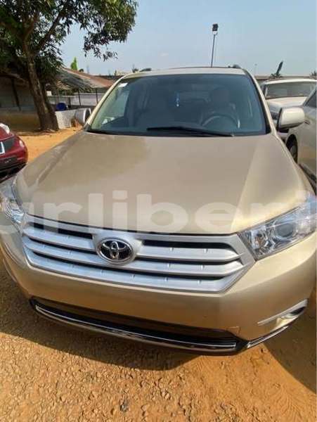 Big with watermark toyota highlander montserrado county monrovia 5086