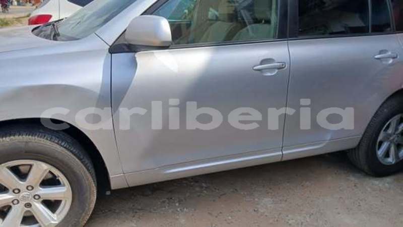 Big with watermark toyota highlander montserrado county monrovia 5104