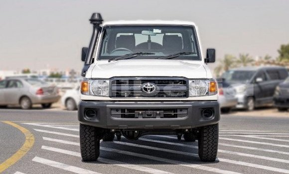 Buy Used Toyota Land Cruiser White Car in Monrovia in Montserrado County Buy Used Toyota Land Cruiser White Car in Monrovia in Montserrado County