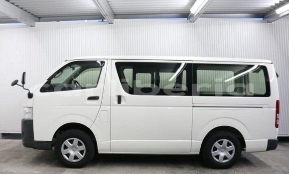 Buy Used Toyota Hiace White Car in Monrovia in Montserrado County Buy Used Toyota Hiace White Car in Monrovia in Montserrado County
