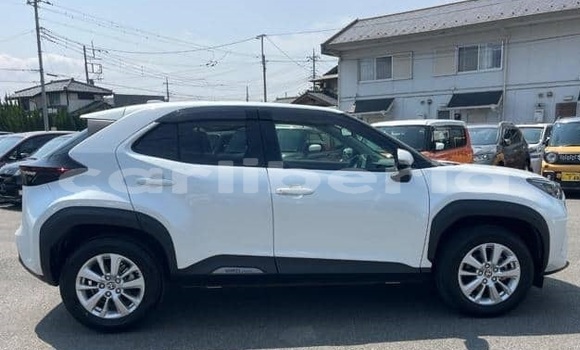 Buy Used Toyota Yaris White Car in Monrovia in Montserrado County Buy Used Toyota Yaris White Car in Monrovia in Montserrado County