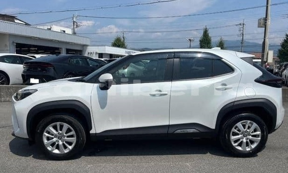 Buy Used Toyota Yaris White Car in Monrovia in Montserrado County Buy Used Toyota Yaris White Car in Monrovia in Montserrado County