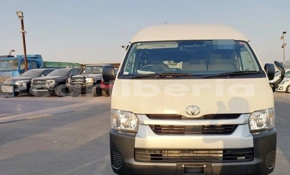 Buy Used Toyota Hiace White Car in Monrovia in Montserrado County Buy Used Toyota Hiace White Car in Monrovia in Montserrado County
