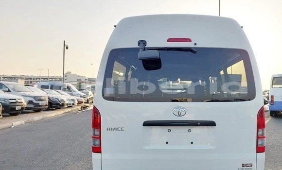 Buy Used Toyota Hiace White Car in Monrovia in Montserrado County Buy Used Toyota Hiace White Car in Monrovia in Montserrado County