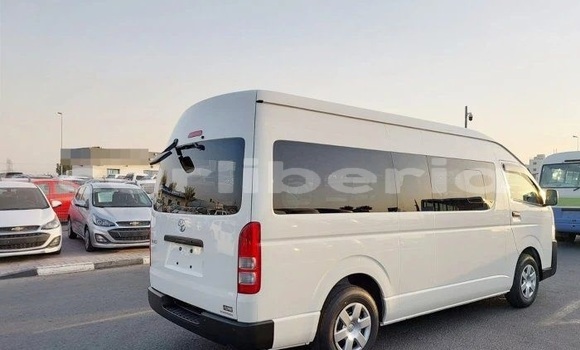 Buy Used Toyota Hiace White Car in Monrovia in Montserrado County Buy Used Toyota Hiace White Car in Monrovia in Montserrado County
