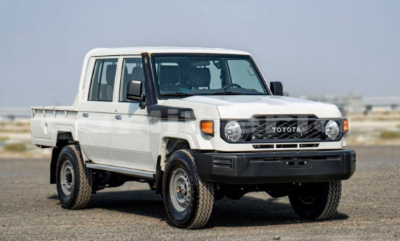 Buy Used Toyota Land Cruiser White Car in Monrovia in Montserrado County Buy Used Toyota Land Cruiser White Car in Monrovia in Montserrado County